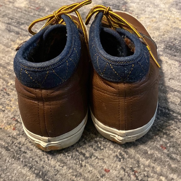 Insulated Leather Vans - Picture 5 of 9